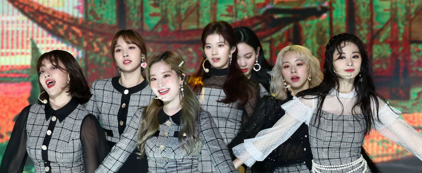 TWICE Celebra su 10º Aniversario con un Fan Meeting Sold-Out